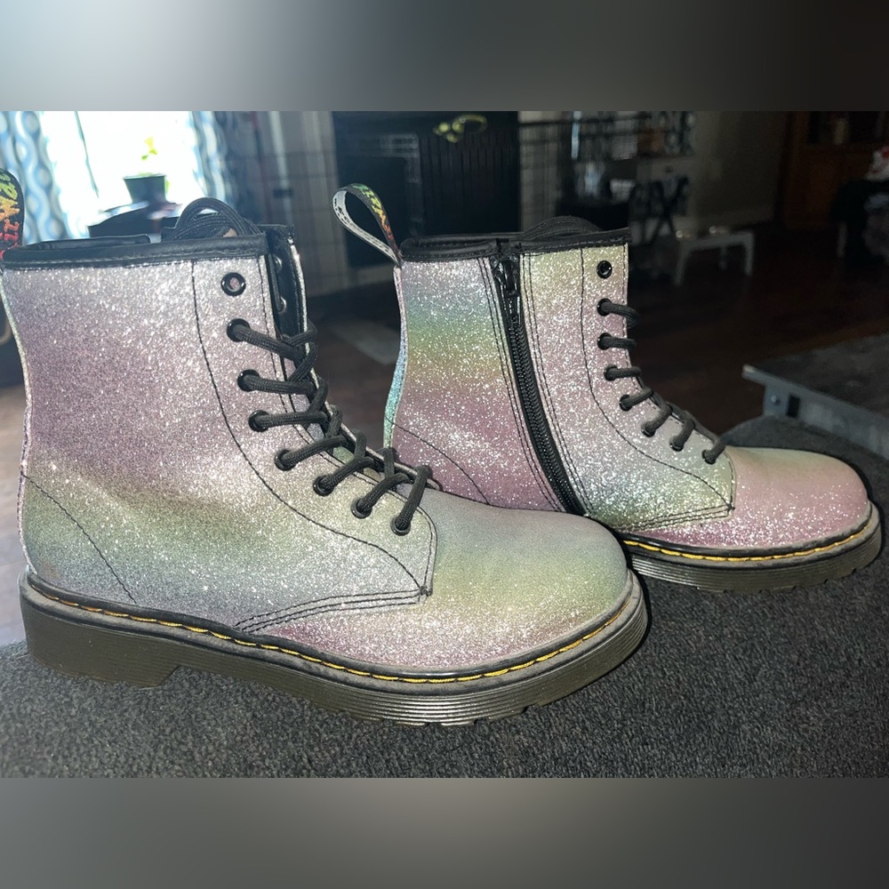 Dr Martins Women’s Size 5 Rainbow Sparkle Color